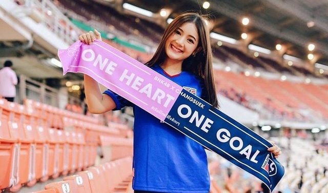 Cổ động viên Việt Nam nằm trong top đẹp nhất AFF Cup 2018 - 16 Cổ động viên Việt Nam nằm trong top đẹp nhất AFF Cup 2018 - 16