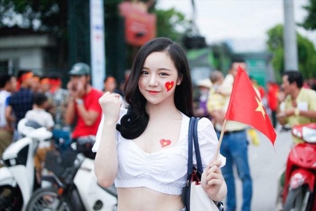 Cổ động viên Việt Nam nằm trong top đẹp nhất AFF Cup 2018 - 6 Cổ động viên Việt Nam nằm trong top đẹp nhất AFF Cup 2018 - 6