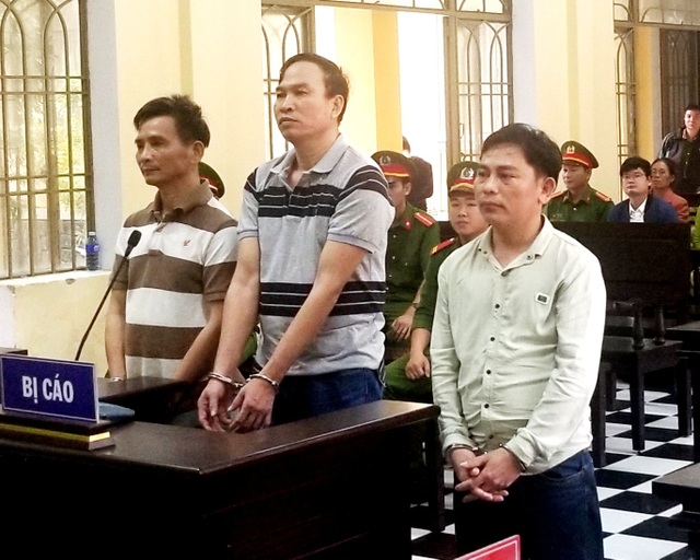 Xét xử đường dây mua bán ma túy số lượng lớn nhất ở Quảng Nam - 1 Các bị cáo tại phiên tòa chiều 27/11