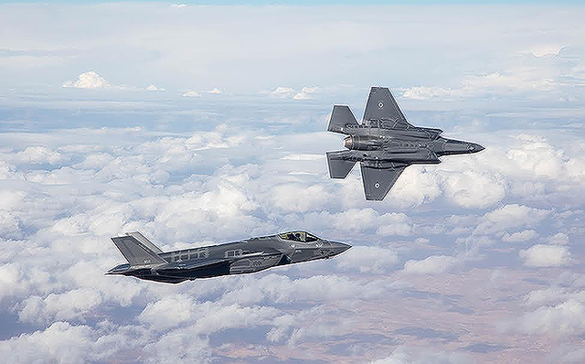 Phòng không Syria báo động khi Israel nhận thêm tiêm kích tàng hình F-35 - 4
Nhớ lại khoảng thời gian hơn 1 tháng trước, khi nhận thấy nỗ lực của mình nhằm ngăn cản Nga cung cấp các tổ hợp tên lửa phòng không S-300 cho Syria là bất khả thi thì Israel đã tìm tới sự trợ giúp của Mỹ.