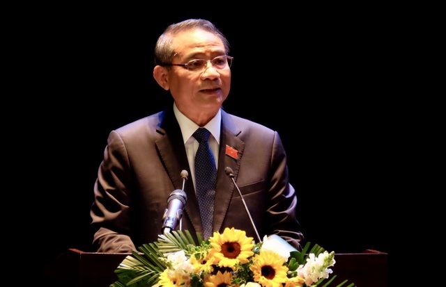 Bí thư Đà Nẵng: Vụ Vũ “nhôm” rất phức tạp! - 1
Ông Trương Quang Nghĩa - Bí thư Thành uỷ, Trưởng đoàn ĐBQH TP Đà Nẵng - phát biểu tại buổi tiếp xúc cử tri thành phố sáng 27/11.