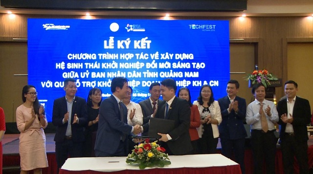 Thứ trưởng Bộ Khoa học: Tinh thần khởi nghiệp không sợ thất bại sẽ được lan tỏa - 3 Tại Hội thảo đã diễn ra Lễ ký kết Chương trình Hợp tác về xây dựng Hệ sinh thái khởi nghiệp ĐMST giữa UBND tỉnh Quảng Nam với Quỹ Hỗ trợ khởi nghiệp doanh nghiệp KH&CN.