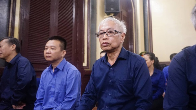 Vũ "nhôm" và Trần Phương Bình “bắt tay” rút tiền của ngân hàng - 1
Trần Phương Bình đã chỉ đạo việc ngân hàng Đông Á mua bán ngoại tệ ở thị trường nước ngoài khi chưa được cấp phép