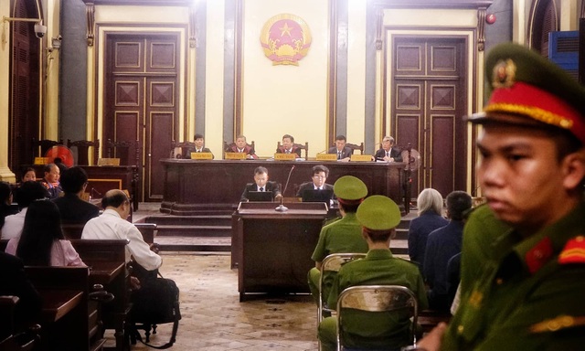 Vũ "nhôm" và Trần Phương Bình “bắt tay” rút tiền của ngân hàng - 7 Vũ "nhôm" và Trần Phương Bình “bắt tay” rút tiền của ngân hàng - 7
