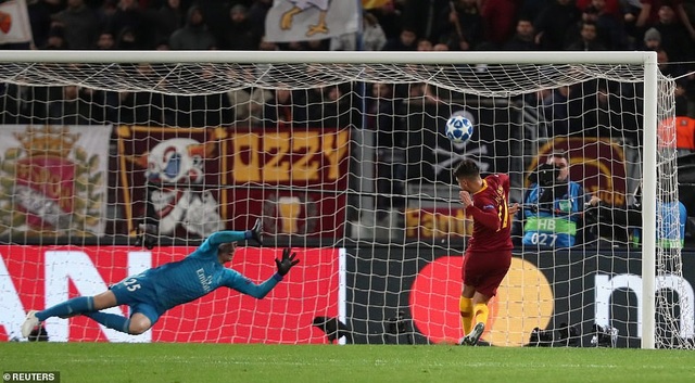 AS Roma 0-2 Real Madrid: Thầy trò HLV Solari giành ngôi đầu bảng - 7
... sau khi bỏ lỡ cơ hội ngon ăn