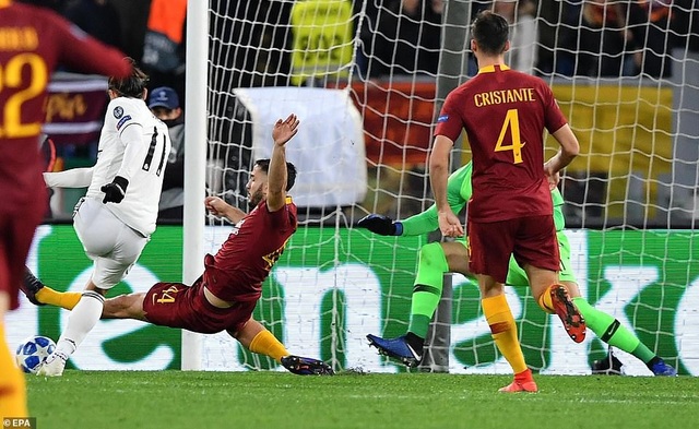 AS Roma 0-2 Real Madrid: Thầy trò HLV Solari giành ngôi đầu bảng - 2
Bale khai thông thế bế tắc cho Real Madrid ở đầu hiệp 2