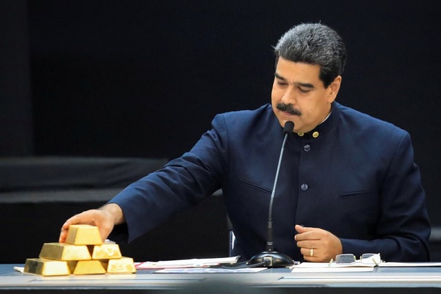 Mặc kệ Mỹ trừng phạt, Venezuela vẫn cố đào vàng càng nhiều càng tốt - 1
Để chống lại sự sụp đổ của đất nước, ông Maduro đã dồn lực vào đào vàng, mặc kệ lệnh trừng phạt của Mỹ. (Nguồn: Marco Bello/Reuters)