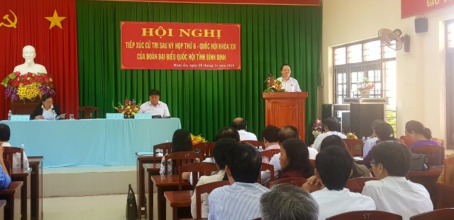 Bộ trưởng Phùng Xuân Nhạ lên tiếng vụ “học sinh bị tát 231 cái” - 1
Bộ trưởng Phùng Xuân Nhạ tiếp xúc cử tri tại tỉnh Bình Định ngày 28/11