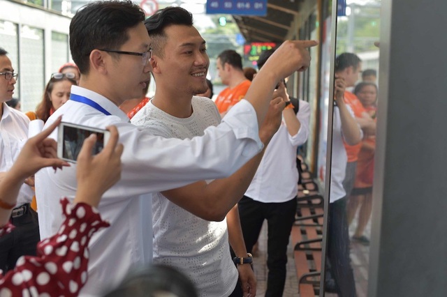 TPHCM: Xe buýt màu cam “bít cửa” nạn quấy rối tình dục - 2 Thông điệp về bình đẳng giới, hạn chế nạn quấy rối tình dục tại trạm xe buýt Hàm Nghi (quận 1)