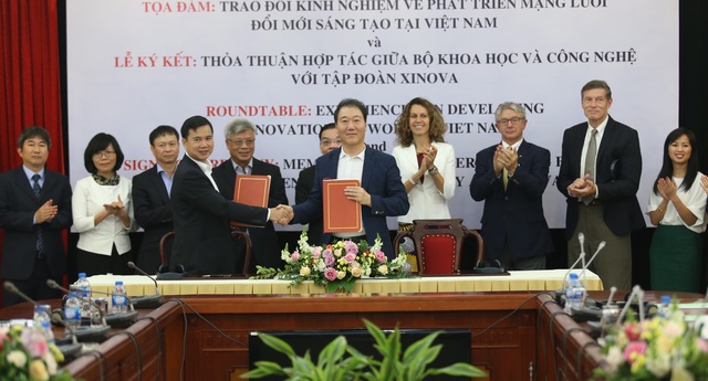 Việt Nam sẽ tham gia mạng lưới hơn 12.000 nhà khoa học, nhà phát minh toàn cầu - 3 Biên bản ghi nhớ được ký kết bởi Thứ trưởng Bộ KH&CN Bùi Thế Duy với Chủ tịch của Xinova Hàn Quốc và Khu vực Đông Nam Á, Yong Sung Kim.
