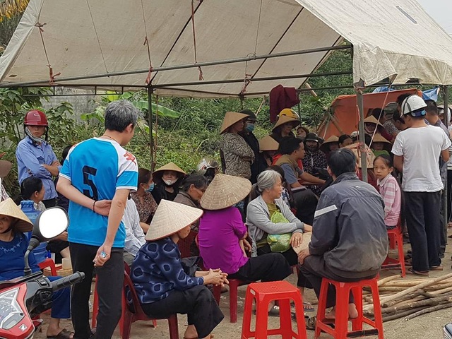 Ninh Bình: Tạm dừng xây dựng đài hóa thân nhiều “tai tiếng” bị dân phản đối! - 6 Người dân phường Nam Sơn cho biết, sẽ đấu tranh đến cùng để dự án đài hóa thân hoàn vũ không xây dựng trên địa bàn.