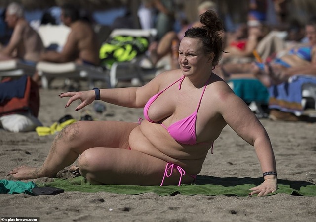 Chanelle Hayes: Tăng cân vẫn tự tin diện áo tắm - 1
Chanelle Hayes tận hưởng kỳ nghỉ tại Tây Ban Nha ngày 28/11 vừa qua