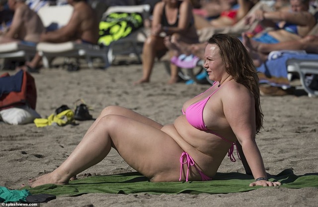 Chanelle Hayes: Tăng cân vẫn tự tin diện áo tắm - 12 Chanelle Hayes: Tăng cân vẫn tự tin diện áo tắm - 12