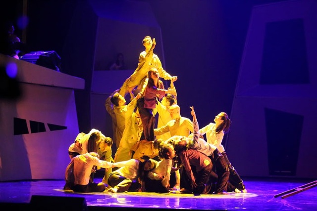 Vừa ra viện, Diva Hồng Nhung vẫn hát hết mình trên sân khấu - 6 Vừa ra viện, Diva Hồng Nhung vẫn hát hết mình trên sân khấu - 6