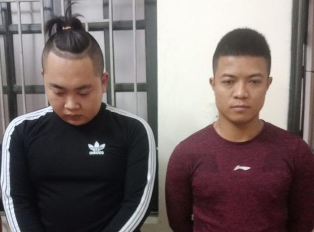 Dính bẫy tín dụng đen, một học sinh phải trả lãi đến 85 triệu đồng/tháng - 2 Hai đối tượng Đức và Tú bị bắt giữ khi được Duyên nhờ đi đòi nợ thuê.
