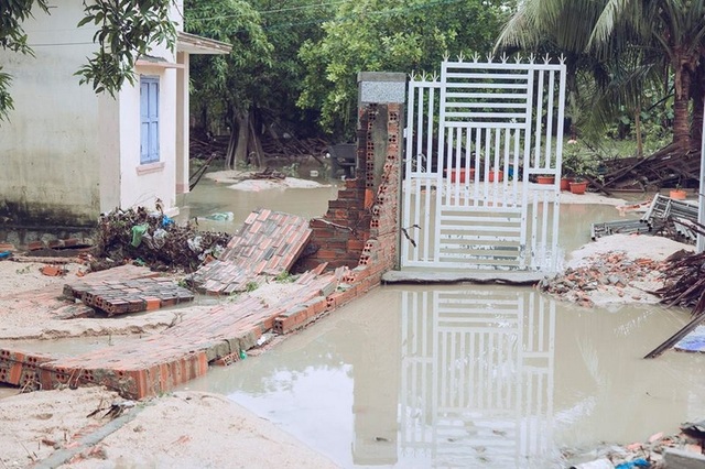 Ninh Thuận mất trắng hơn 200 tỷ đồng vì bão số 9 - 3 Nhiều nhà dân bị kéo sập