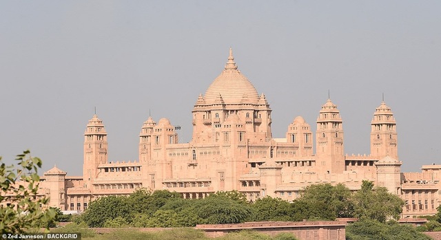 Hoa hậu thế giới chuẩn bị kết hôn với bạn trai kém 10 tuổi - 14
Umaid Bhawan Palace - Nơi Priyanka Chopra và Nick sẽ tổ chức đám cưới