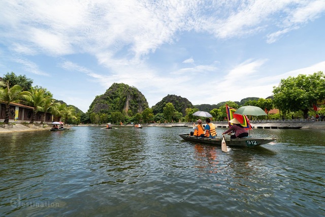 Tam Cốc đẹp ngỡ ngàng trong mắt du khách nước ngoài - 6 Tam Cốc đẹp ngỡ ngàng trong mắt du khách nước ngoài - 6