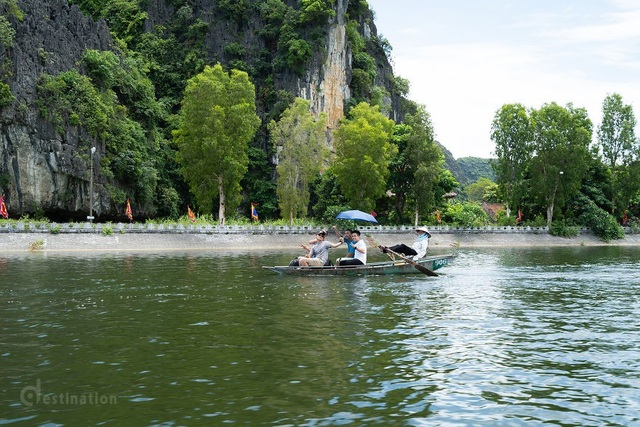 Tam Cốc đẹp ngỡ ngàng trong mắt du khách nước ngoài - 7 Tam Cốc đẹp ngỡ ngàng trong mắt du khách nước ngoài - 7