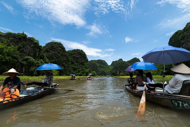 Tam Cốc đẹp ngỡ ngàng trong mắt du khách nước ngoài - 8 Tam Cốc đẹp ngỡ ngàng trong mắt du khách nước ngoài - 8