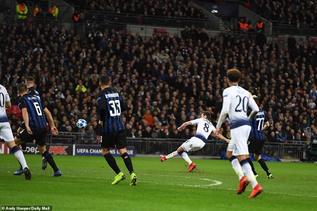 Messi giúp Barcelona giành ngôi đầu bảng, Tottenham thắng nghẹt thở Inter - 4
Tottenham phải thử vận may với các tình huống sút xa