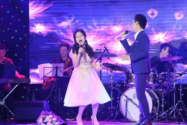 Á quân Tuyệt đỉnh song ca Hà My nghẹn ngào khóc trên vai của Duy Đạt - 5 Á quân Tuyệt đỉnh song ca Hà My nghẹn ngào khóc trên vai của Duy Đạt - 5