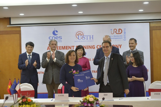 Quyết tâm đưa trường Đại học Việt Pháp lên đẳng cấp quốc tế - 4
USTH triển khai ký Thỏa thuận hợp tác với Viện nghiên cứu và Phát triển Pháp (IRD) và nhiều đối tác khác để thành lập các phòng thí nghiệm liên kết quốc tế.