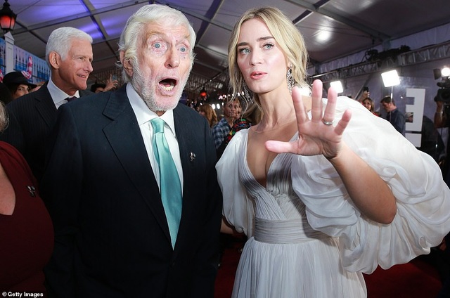 Sao phim "Yêu nữ thích hàng hiệu" khoe nhan sắc lộng lẫy - 9
Emily Blunt nổi tiếng nhờ bộ phim Yêu nữ thích hàng hiệu, vai diễn của cô trong phim đã giúp cô lần đầu giành giải Quả Cầu Vàng