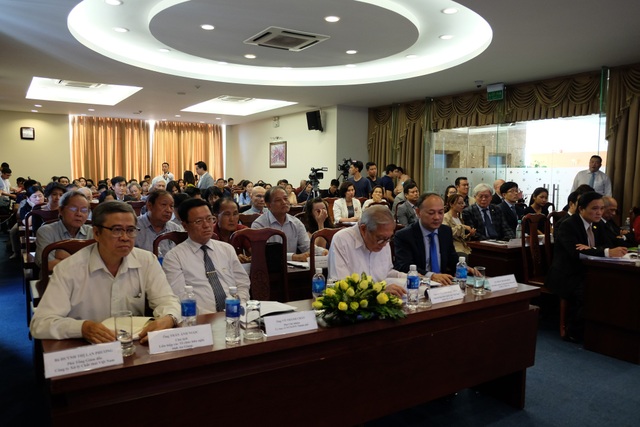 “Sinh viên nhiều trường ĐH phải ngồi ngoài hành lang học” - 2 Hội nghị “Kiều bào góp ý về chương trình nâng cao chất lượng giáo dục ĐH, CĐ trên địa bàn TPHCM” thu hút đông đảo chuyên gia, trí thức kiều bào tham dự