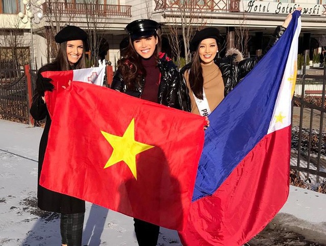Minh Tú phản ứng thế nào sau khi bị tố "mua giải" ở Miss Supranational - 3 Khoảnh khắc đắt nhất là hình ảnh người đẹp giương cao cờ Việt Nam một cách đầy tự hào.