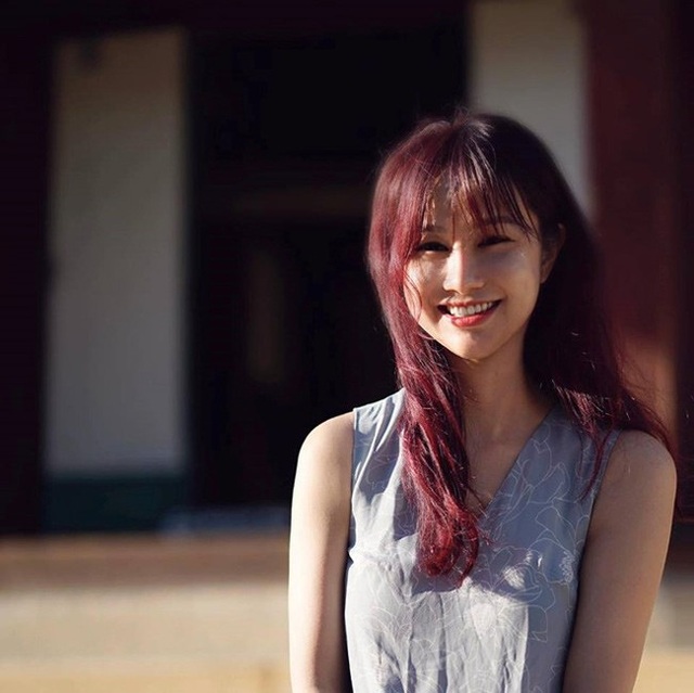 Khán giả màn hình nhỏ nhanh chóng chụp lại khoảnh khắc ấy của Phạm Hương và chia sẻ trên khắp các diễn đàn mạng xã hội.