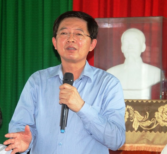 Dự án điện mặt trời: Làm kinh tế không đánh đổi môi trường - 1 Chủ tịch UBND tỉnh Bình Định Hồ Quốc Dũng đối thoại với người dân liên quan đến dự án điện mặt trời.