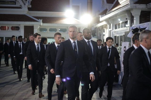 Toàn đội Leicester City có mặt ở Thái Lan để dự lễ tang ông chủ - 1 Toàn đội Leicester City có mặt ở Thái Lan để dự lễ tang ông chủ - 1