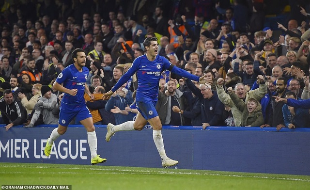 Morata thăng hoa đưa Chelsea lên vị trí nhì bảng - 1
Morata (phải) tỏa sáng với một cú đúp