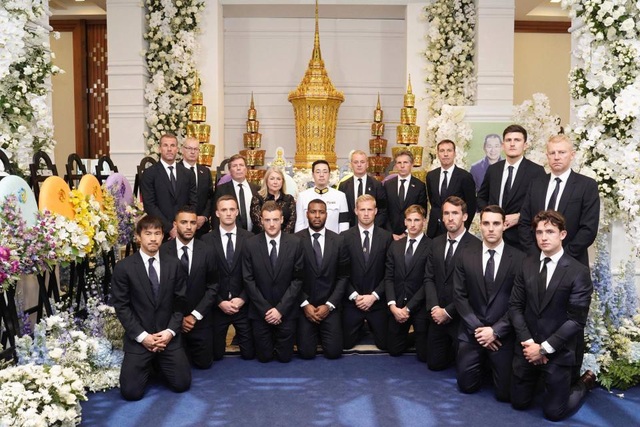 Toàn đội Leicester City có mặt ở Thái Lan để dự lễ tang ông chủ - 9 Toàn đội Leicester City có mặt ở Thái Lan để dự lễ tang ông chủ - 9