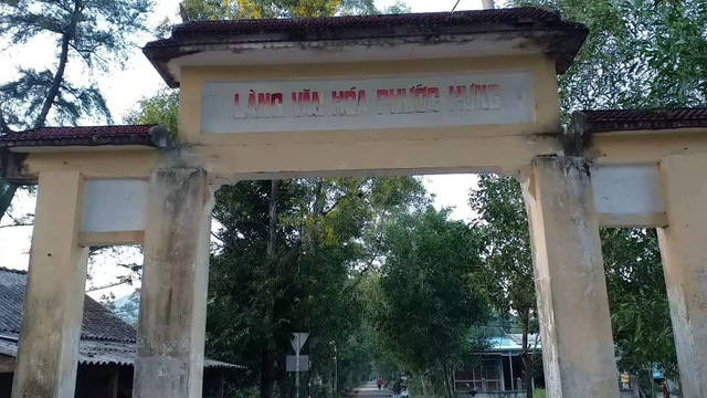 Trại hòm đặt sai vị trí bị dân làng ném chất bẩn được di dời - 1 Trại hòm đặt sai vị trí bị dân làng ném chất bẩn được di dời - 1
