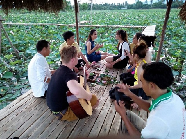 Giới trẻ thoả sức "check in" hồ sen ở vùng cát trắng Ninh Thuận - 15 Du khách xả stress trong không khí trong lành, bên đầm sen đẹp ở làng quê yên bình