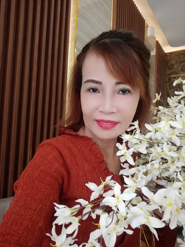 Ngoại hình trẻ trung của cô dâu 61 tuổi sau phẫu thuật thẩm mỹ - 3 Cô dâu 61 tuổi cho biết, bản thân hài lòng với cuộc sống hiện tại
