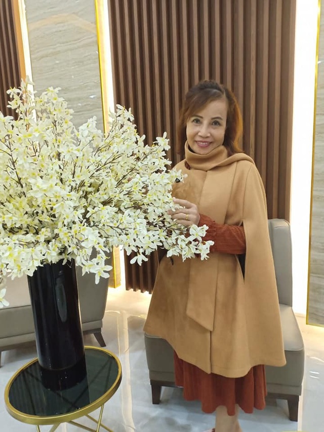 Ngoại hình trẻ trung của cô dâu 61 tuổi sau phẫu thuật thẩm mỹ - 1 Hình ảnh trẻ trung của cô dâu 61 tuổi nhận được nhiều khen ngợi từ mọi người