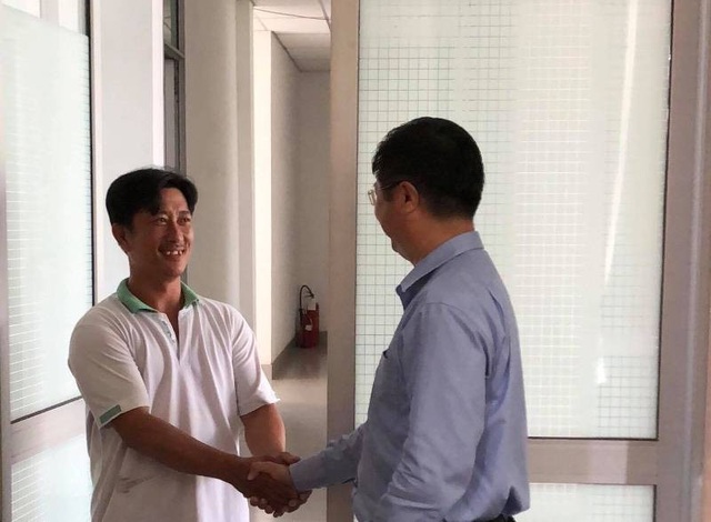 Bất ngờ vụ đổi 100 USD ở tiệm vàng Thảo Lực: Chủ tiệm điều chỉnh nội dung khiếu nại - 3 Ông Nguyễn Cà Rê bắt tay phó chủ tịch UBND TP Cần Thơ sau buổi làm việc