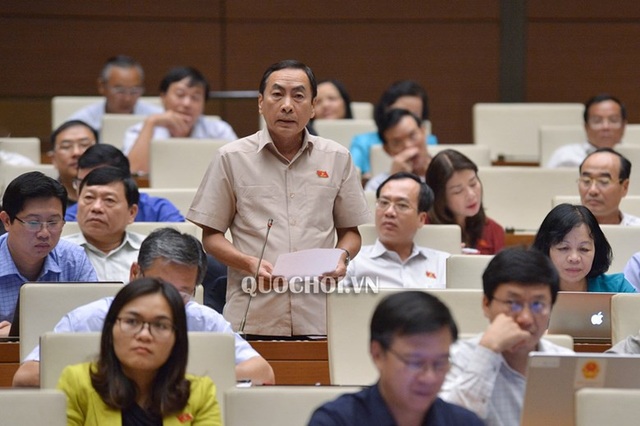 Đại biểu Quốc hội: Tướng công an có cần nhiều thế không? - 1
Đại biểu Phạm Văn Hòa cho ý kiến về Luật Công an Nhân dân sửa đổi