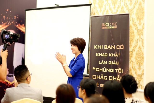 CEO Tạ Kim Cúc: Từ bán hàng online thành CEO công ty mỹ phẩm Top đầu: "Sản phẩm phải xuất phát từ tâm" - 2 CEO Tạ Kim Cúc: Từ bán hàng online thành CEO công ty mỹ phẩm Top đầu: "Sản phẩm phải xuất phát từ tâm" - 2