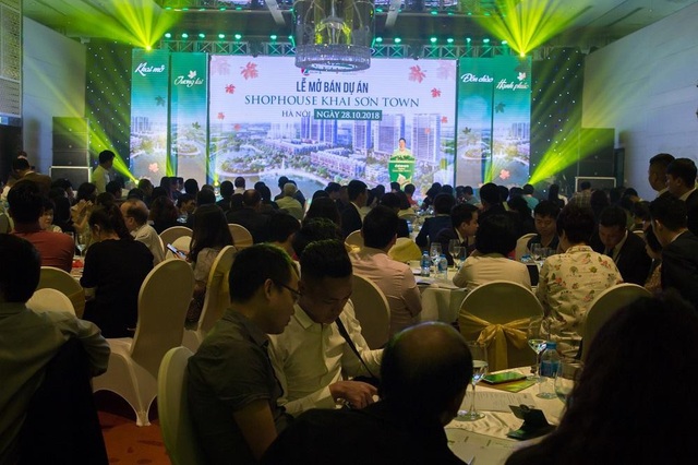 Khởi công đường Cổ Linh kéo dài, BĐS Long Biên “sục sôi” - 2 Một sự kiện mở bán của Khai Sơn Town thu hút hàng trăm khách hàng tham dự.