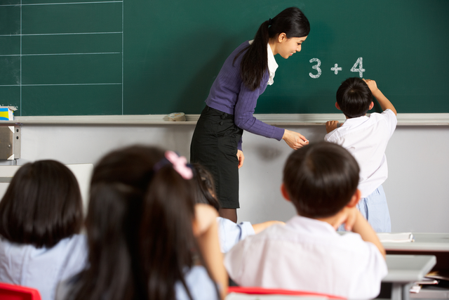 Mở lời tri ân thầy cô giáo sao cho trọn vẹn và tinh tế? - 1
Thầy cô giáo luôn dành trọn tâm huyết để dạy dỗ chúng ta từ tấm bé, vậy nên thể hiện lòng tri ân với thầy cô là điều bất cứ ai cũng nên làm.