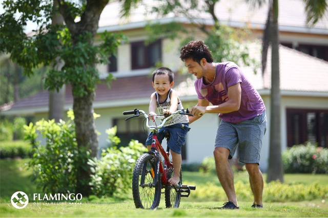 Nghỉ dưỡng cuối tuần và hoạt động ngoài trời được các chuyên gia đánh giá sẽ góp phần thắt chặt tình cảm gia đình, dạy cho trẻ biết yêu thương, sống hòa đồng và chia sẻ