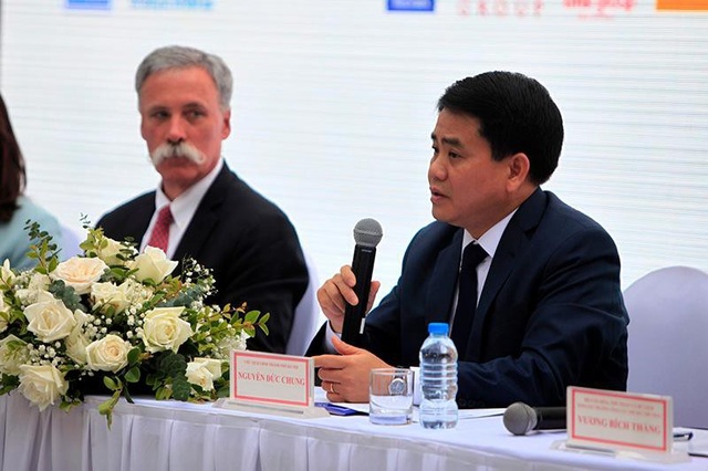 Hà Nội chính thức tổ chức đua xe F1 trong 10 năm - 2
Ông Nguyễn Đức Chung (bên phải) - Chủ tịch UBND TP phát biểu trong sự kiện Hà Nội chính thức đăng cai một chặng đua F1 kể từ 2020.