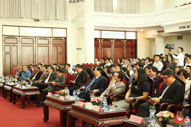 Phụ huynh Việt nên ủng hộ "văn hóa khởi nghiệp" trong giới trẻ - 1 Các đại biểu, khách mời, sinh viên, nhà khoa học tham gia lễ khai mạc Ngày hội Khởi nghiệp thủ đô 2018.