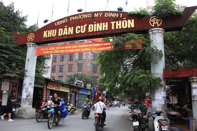 Hà Nội có tuyến phố kiểu mẫu thứ 2 - 1
Tuyến đường văn minh đô thị có nhiều điểm nhấn như đồng bộ hệ thống bảng, biển kinh doanh… tạo sự chuyển biến tích cực trong lối sống và nếp sống của người dân.