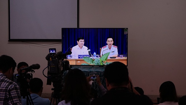 Người dân đề nghị thanh tra toàn diện dự án Thủ Thiêm - 4 Báo chí theo dõi buổi tiếp xúc tại khu vực riêng