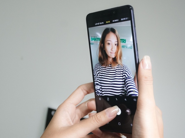 Trên tay smartphone 4 camera đầu tiên trên thế giới tại Việt Nam - 6 Trên tay smartphone 4 camera đầu tiên trên thế giới tại Việt Nam - 6